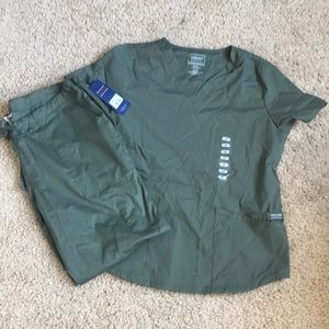 NEW WITH TAGS Olive Cherokee Workwear Scrubs, M